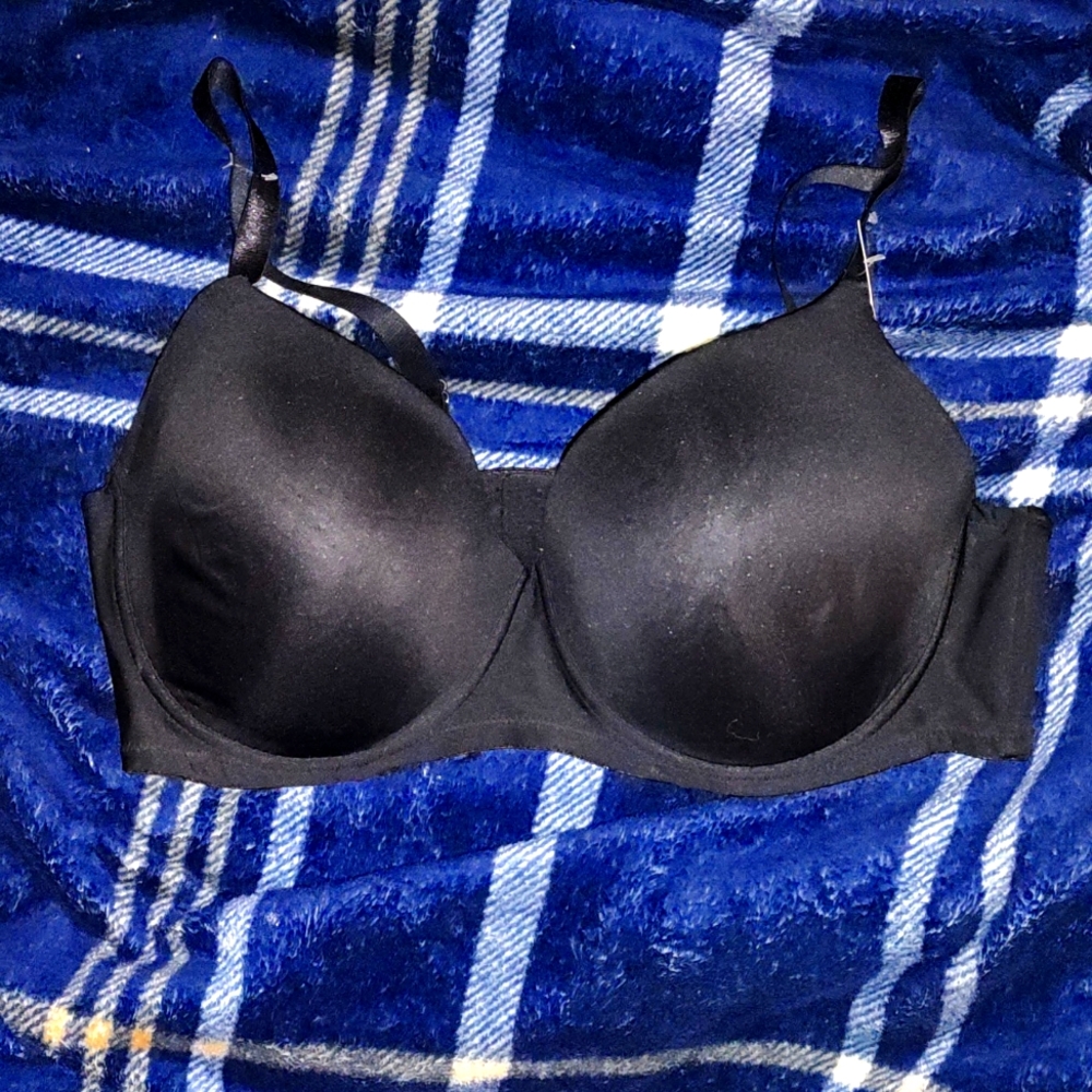 Black under wire padded bra new with tags 42 D
